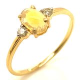 Anillo de ópalo con diamantes en oro amarillo 14kt.