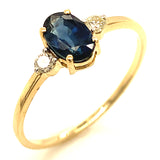 Anillo de zafiro con diamantes en oro amarillo 14kt.