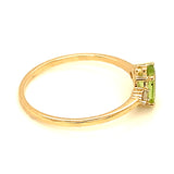 Anillo de peridoto con diamantes en oro amarillo 14kt.