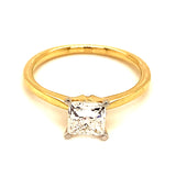 (LD) Anillo con diamantes de laboratorio en oro amarillo 14kt.