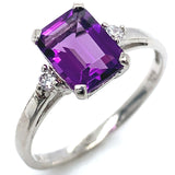 Anillo de amatista con circones en plata 925.