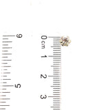 Aretes (flor) con circones en oro blanco 10kt.