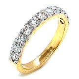 (LD) Banda con diamantes de laboratorio en oro amarillo 14k.