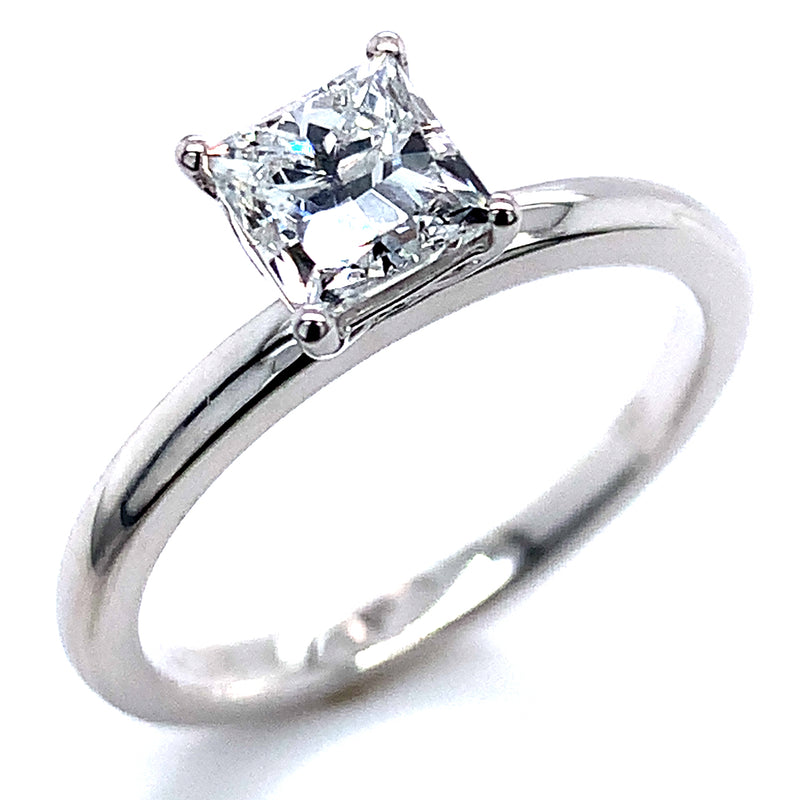 (LD) Anillo con diamantes de laboratorio en oro blanco 14kt.  ANTES: $899.00