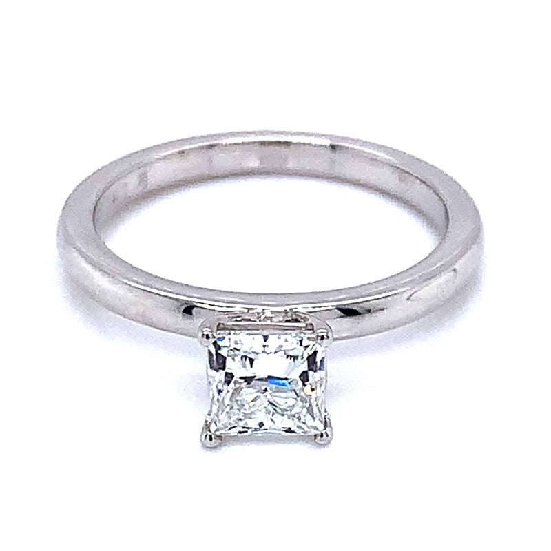 (LD) Anillo con diamantes de laboratorio en oro blanco 14kt.  ANTES: $899.00