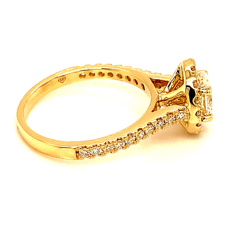 (LD) Anillo con diamantes de laboratorio en oro amarillo 14kt.