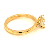 (LD) Anillo con diamantes de laboratorio en oro amarillo 14kt.