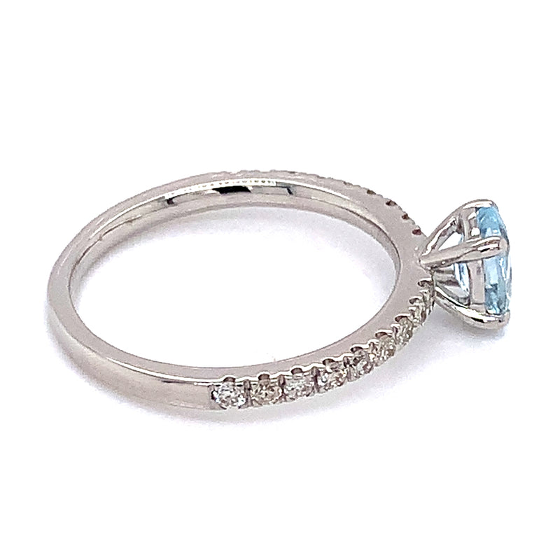 Anillo de aguamarina con diamantes en oro blanco 14Kt.  ANTES: $949.00