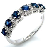 Anillo de zafiros con diamantes en oro blanco 14kt.