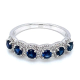Anillo de zafiros con diamantes en oro blanco 14kt.