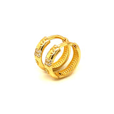 Huggies con circones en oro amarillo 10kt.