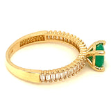 Anillo de esmeralda con circones en oro amarillo 14kt.