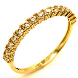 Anillo con circones en oro amarillo 10kt.