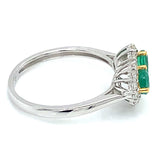 Anillo de esmeraldas con diamantes en oro blanco 18kt.