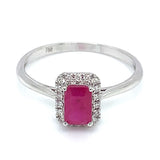 Anillo de rubí con diamantes en oro blanco 18kt.