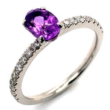 Anillo de amatista con diamantes en oro 14kt.