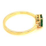 Anillo de esmeralda con diamantes en oro amarillo 14kt. E-0.58CTS. D-0.05CTS.