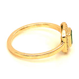 Anillo de esmeralda con diamantes en oro amarillo 14kt. E-0.48CTS. D-0.11CTS.