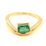 Anillo de esmeralda en oro amarillo 14kt. E-0.69CTS.