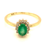 Anillo de esmeralda con diamantes en oro amarillo 14kt. E-0.64CTS. D-0.11CTS.
