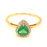 Anillo de esmeralda con diamantes en oro amarillo 14kt. E-0.55CTS. D-0.11CTS.