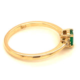 Anillo de esmeralda con diamantes en oro blanco 14kt. E-0.35CTS. D-0.06CTS.