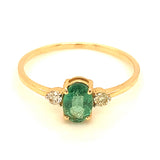 Anillo de esmeralda con diamantes en oro amarillo 14kt. E-0.46CTS. D-0.06CTS.