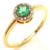 Anillo de esmeralda con diamantes en oro amarillo 14kt. E-0.52CTS. D-0.10CTS.