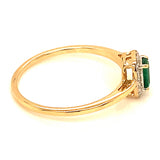 Anillo de esmeralda con diamantes en oro amarillo 14kt. E-0.23CTS. D-0.10CTS.
