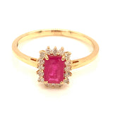 Anillo de rubí con diamantes en oro amarillo 14kt. R-0.70CTS. D-0.16CTS.