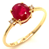 Anillo de rubí con diamantes en oro amarillo 14kt. R-0.88CTS. D-0.03CTS.