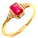 Anillo de rubí con diamantes en oro amarillo 14kt. R-0.61CTS. D-0.05CTS.