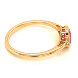 Anillo de rubí con diamantes en oro amarillo 14kt. R-0.61CTS. D-0.05CTS.