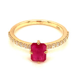 Anillo de rubí con diamantes en oro amarillo 14kt. R-1.33CTS. D-0.30CTS.