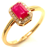 Anillo de rubí con diamantes en oro amarillo 14kt. R-0.76CTS. D-0.13CTS.