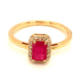 Anillo de rubí con diamantes en oro amarillo 14kt. R-0.76CTS. D-0.13CTS.