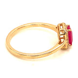 Anillo de rubí con diamantes en oro amarillo 14kt. R-0.76CTS. D-0.13CTS.