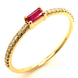 Anillo de rubí con diamantes en oro amarillo 14kt. R-0.13CTS. D-0.12CTS.