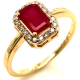 Anillo de rubí con diamantes en oro amarillo 14kt. R-0.67CTS. D-0.15CTS.