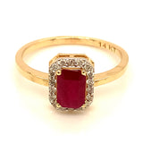 Anillo de rubí con diamantes en oro amarillo 14kt. R-0.67CTS. D-0.15CTS.