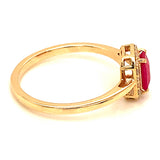 Anillo de rubí con diamantes en oro amarillo 14kt. R-0.72CTS. D-0.12CTS.