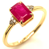 Anillo de rubí con diamantes en oro amarillo 14kt. R-1.30CTS. D-0.05CTS.