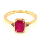 Anillo de rubí con diamantes en oro amarillo 14kt. R-1.30CTS. D-0.05CTS.