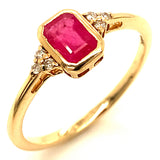 Anillo de rubí con diamantes en oro amarillo 14kt. R-0.63CTS. D-0.05CTS.