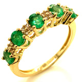 Anillo de esmeraldas y diamantes en oro amarillo 10kt. EM-1.00CTS. D-0.10CTS.