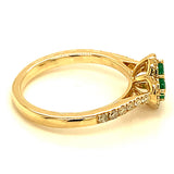 Anillo de esmeraldas y diamantes en oro amarillo 14kt. EM-0.30CTS. D-0.25CTS.