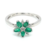 Anillo de esmeraldas con diamantes en oro blanco 10kt. EM-0.40CTS. D-0.06CTS.