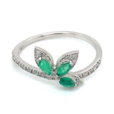 Anillo de esmeraldas con diamantes en oro blanco 14kt. EM-0.25CTS. D-0.10CTS.