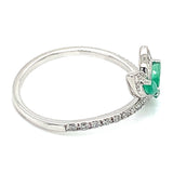Anillo de esmeraldas con diamantes en oro blanco 14kt. EM-0.25CTS. D-0.10CTS.