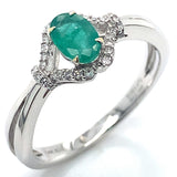 Anillo de esmeralda con diamantes en oro blanco 14kt. EM-0.50CTS. D-0.10CTS.